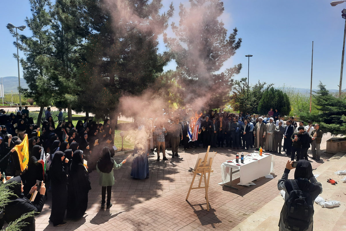 تجمع اساتید، کارکنان و دانشجویان دانشگاه ملایر در حمایت از خیزش گسترده دانشگاهیان آزاداندیش و حامی فلسطین در جهان